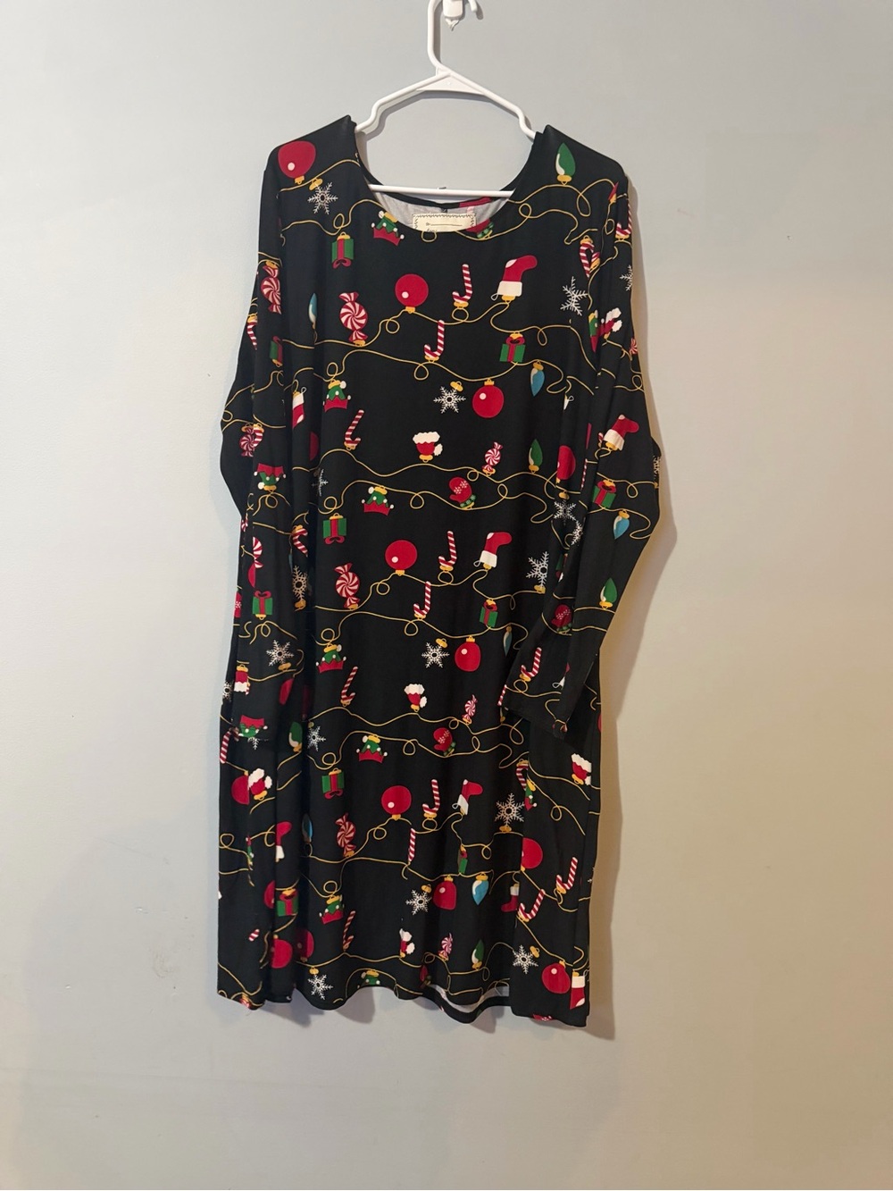 Black Long-Sleeve Holiday Print Dress with Festive Accents